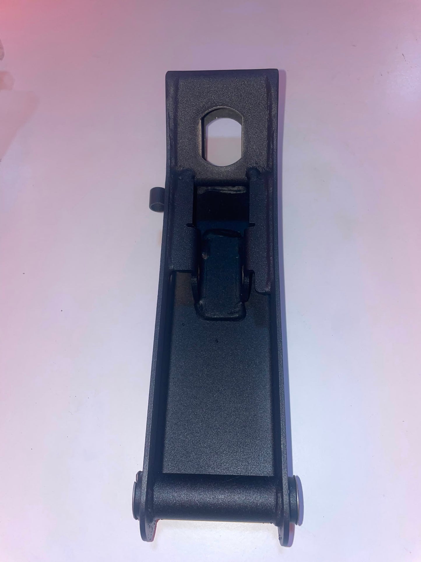 BRAZO SUPERIOR SUSPENSION DELANTERA - KUKIRIN G4 (NUEVA VERSION)